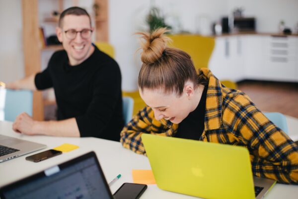 Un consejo para los que trabajan en comunicación interna o administración del cambio: háblale a los que tienen buena actitud
